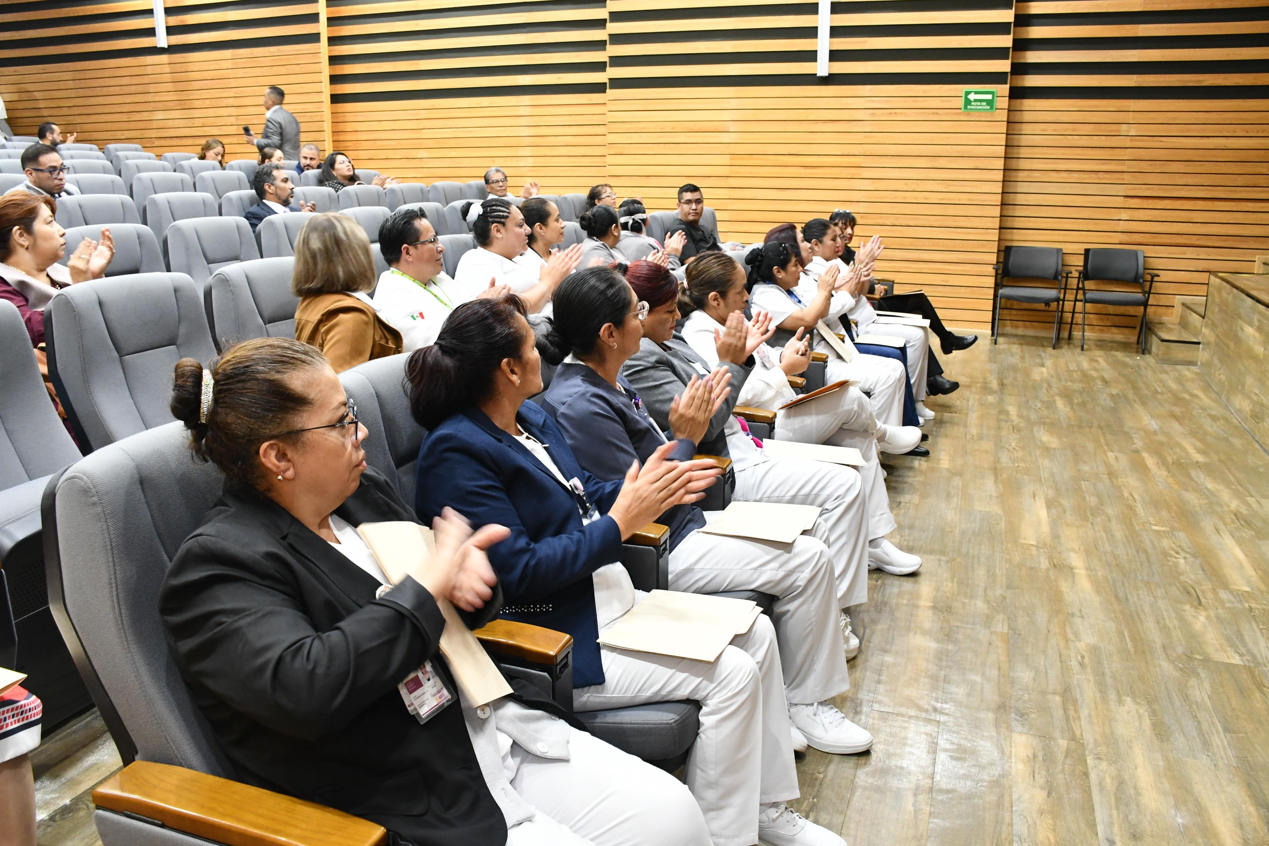 Entrega de Reconocimientos por Años de Servicio en el HG "Dra. Matilde Petra Montoya Lafragua" 